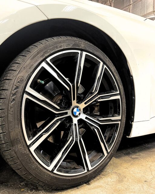 Wheel Wednesday 🛞

BMW doing what BMW does...clean wheel, fresh tire, ready for whatever the week throws at it.

Blacked-out wheels or classic silver? 👇