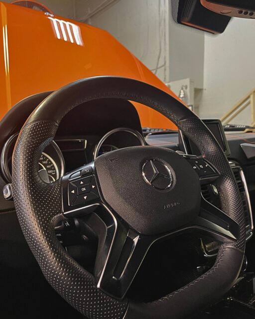 A different kind of Wheel Wednesday...This isn’t just a steering wheel; it’s your connection to everything happening under you. Every corner, every shift, every bit of power comes through here first. 

What song comes on the moment you start this up? 👇

#mercedesamg #portlandoregon #vancouverwaautos #amglife #europerformance